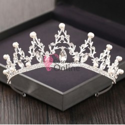 Coroana eleganta pentru mireasa CR015JJ Argintie cu cristale din sticla si perle